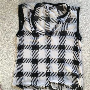 Banana Republic Black & White Plaid Chiffon Button Down Shirt in Size Medium